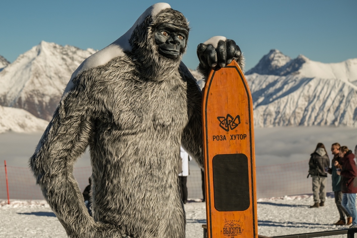 Снежного человека можно встретить не только близ сочинского горнолыжного курорта Роза Хутор, но и в Мезмае.
Фото: Михаил Ступин