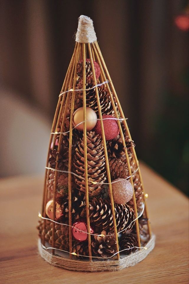 Ёлочка из шишек