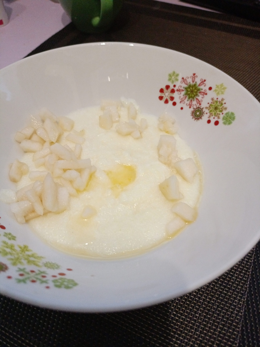 Фото моё. Манная каша с последним кусочком масла))