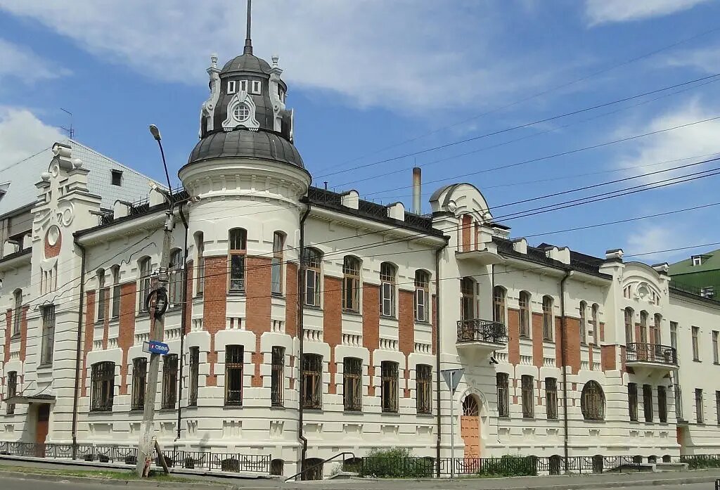 Так выглядит здание, купол медный