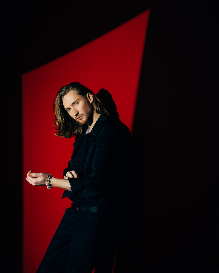           None Пресс-служба артиста