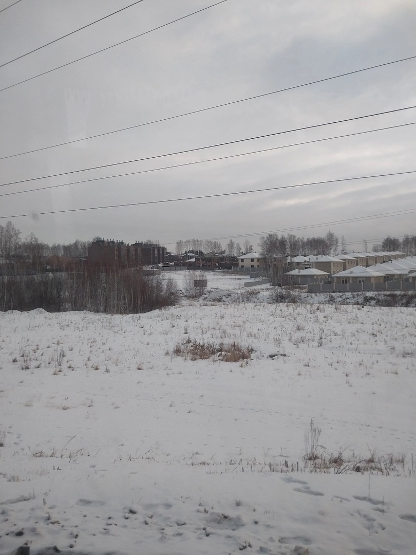 за что я полюбила с годами телефонофото - они почему-то сильнее передают ощущение момента и какой-то милой небрежности, которая в целом присуща будням...