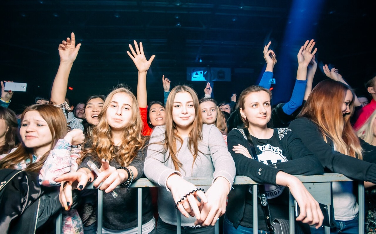 Магнитогорская публика на концерте группы "Руки Вверх!"