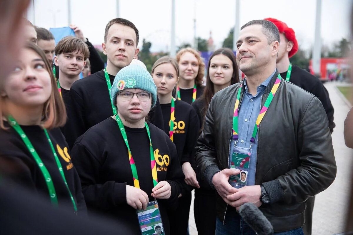    Михаил Ведерников поздравил всех причастных с Днём добровольца