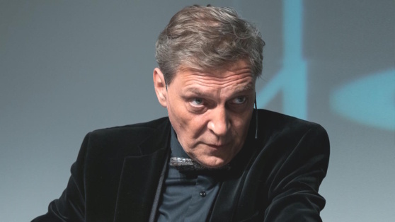    Суд обратил в доход государства участок и двухэтажный особняк Невзорова на берегу Финского залива Ирина Петрова