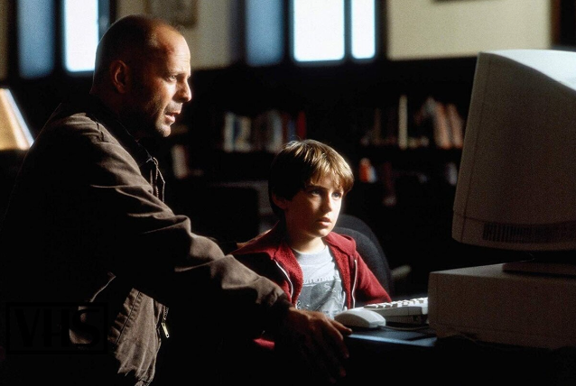 Кадр из фильма "Меркурий в опасности" (1998)