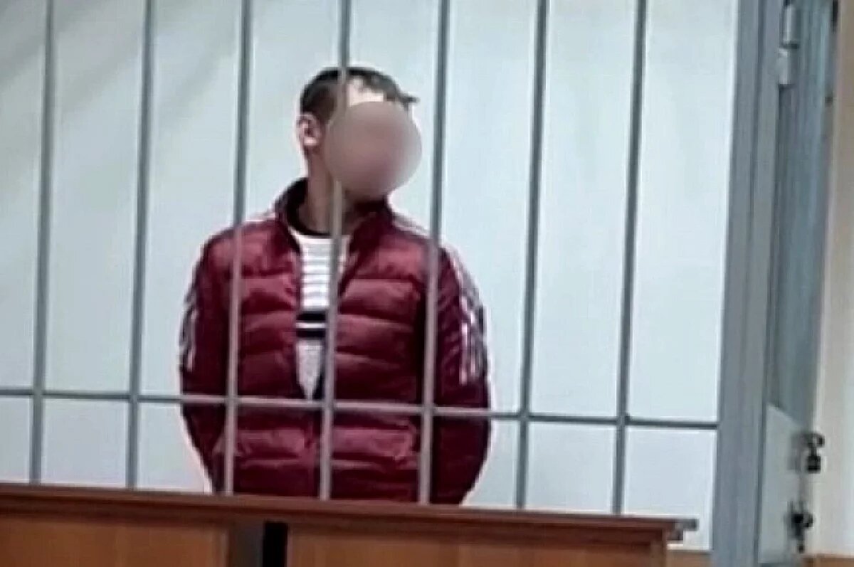    Бил по поводу и без.