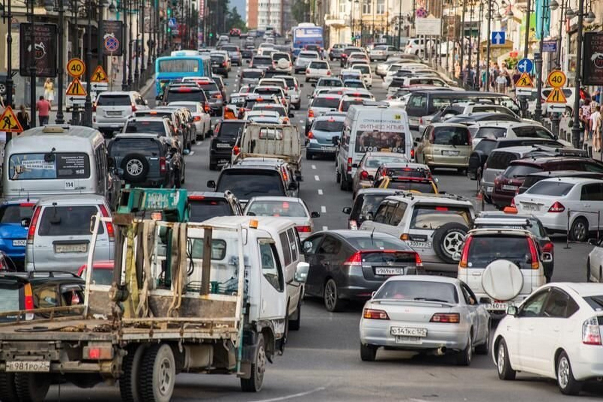 Я даже была где-то рада, что не смогла взять в аренду леворульную машину и передвигалась по городу на общественном транспорте. 