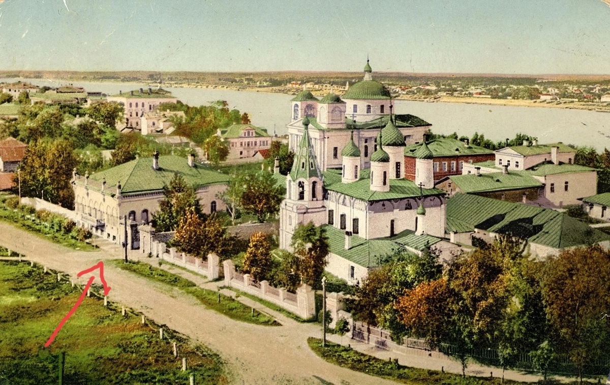 Особняк Говоровых на открытке 1904 года. Рядом храм Иоанна Златоуста в Кремле, тоже не переживший советскую войну с церквями.