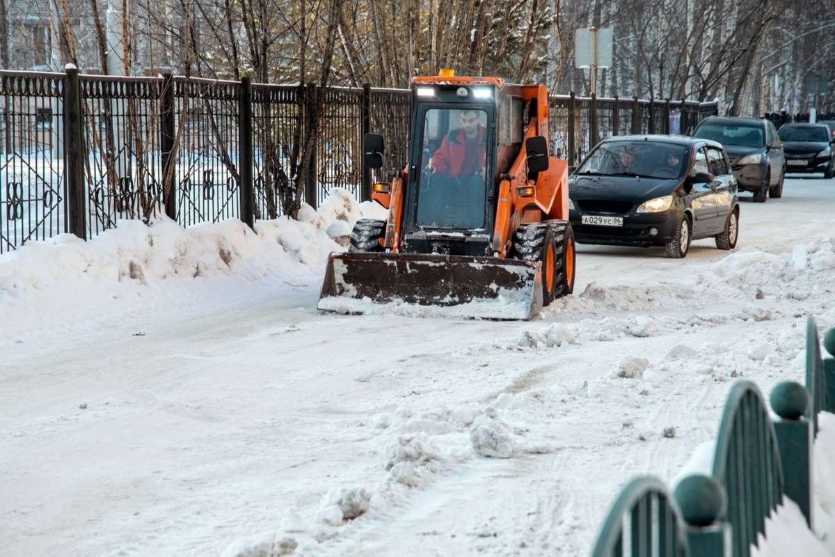    Руслан Кухарук призвал глав муниципалитетов к тщательному подбору подрядчиков для зимнего содержания дорог