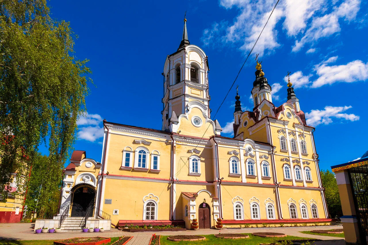 Воскресенская церковь в Томске выполнена в необычном архитектурном стиле, который называют сибирским барокко. Фото: Сергей Ш / Яндекс Карты