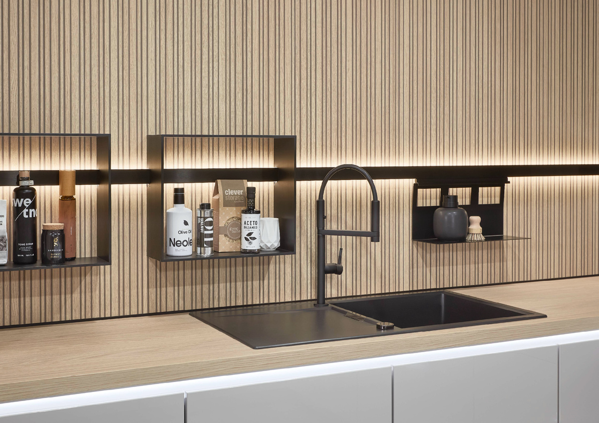 Мойка может стать еще и стильным аксессуаром на кухне.  