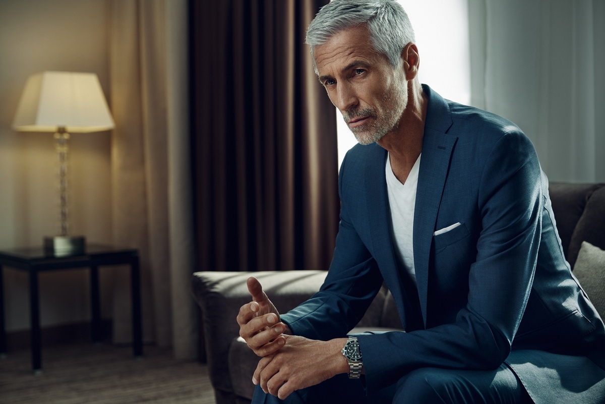 Мужской костюм добавляет возрасту особую элегантность