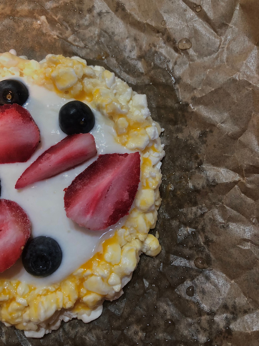 Готовим ватрушки к запеканию. 