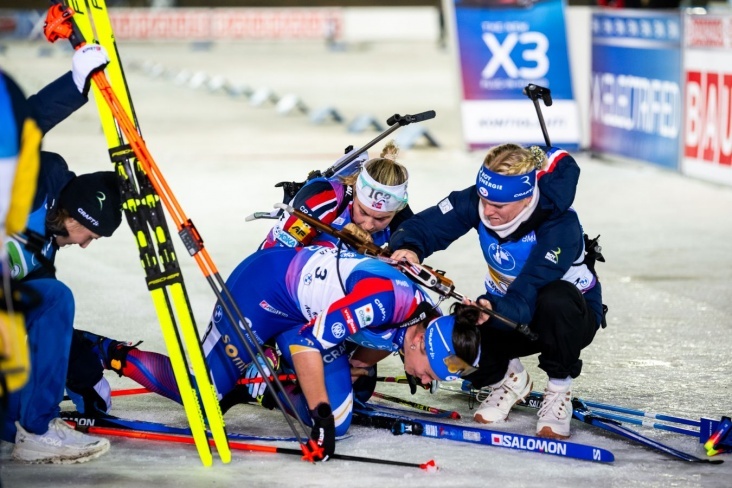 https://www.championat.com/biathlon/news-5809470-zhuliya-simon-rasskazala-o-zhutkoj-boli-i-sudoroge-vo-vremya-estafety-kontiolahti.html