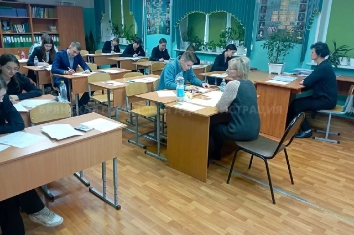    Одиннадцатиклассники Брянска написали итоговое сочинение