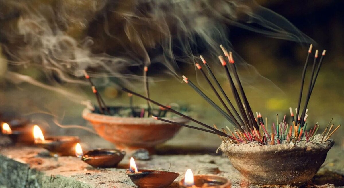    Благовония — одни из самых древних «освежителей воздуха». Источник изображения: infopro54.ru