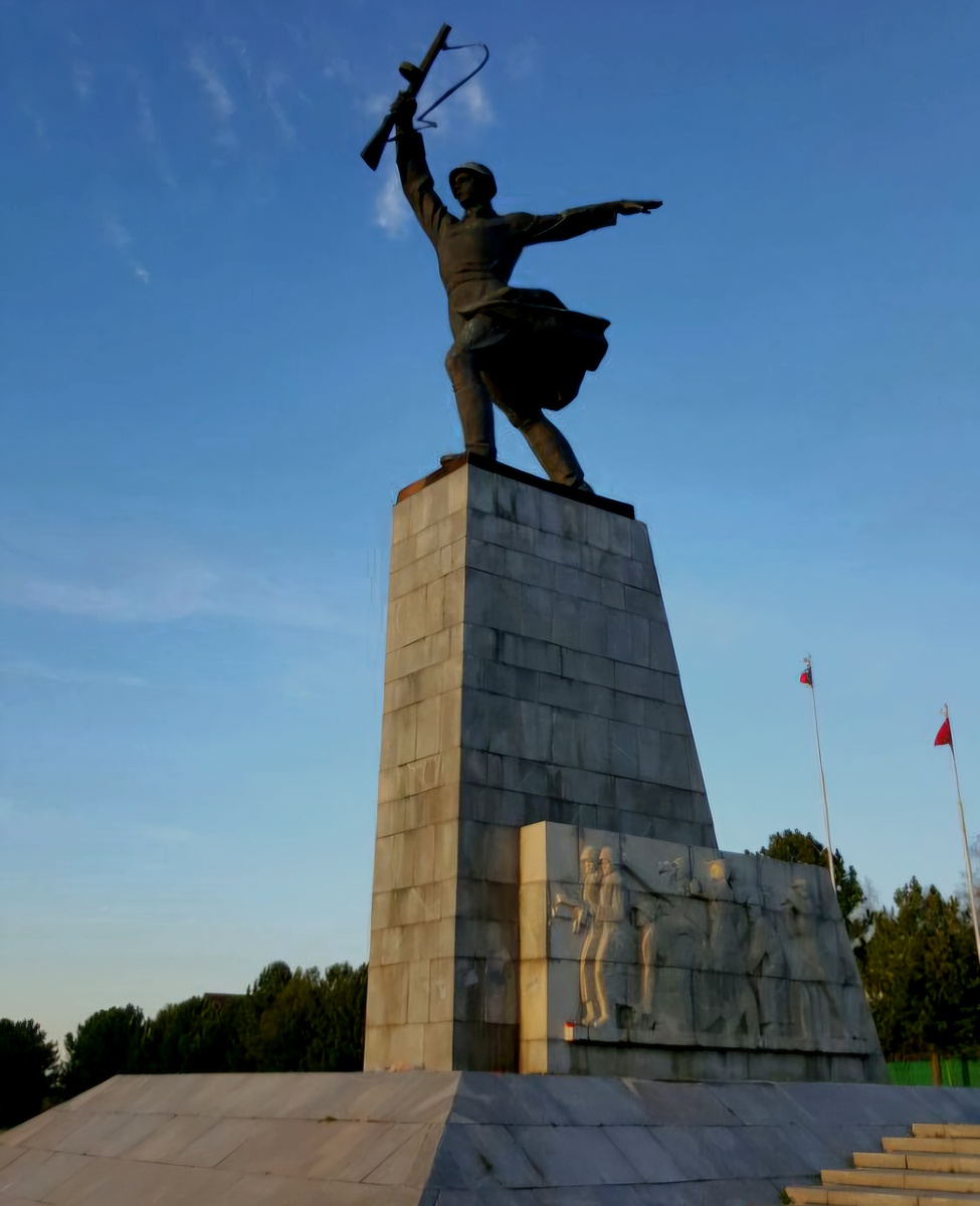 Памятник на Перемиловской высоте. 