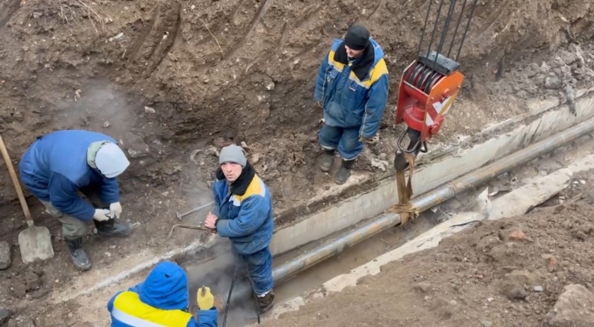    Глава Курска прибыл на место ремонтных работ участка теплосети «Квадры» на улице Пучковка