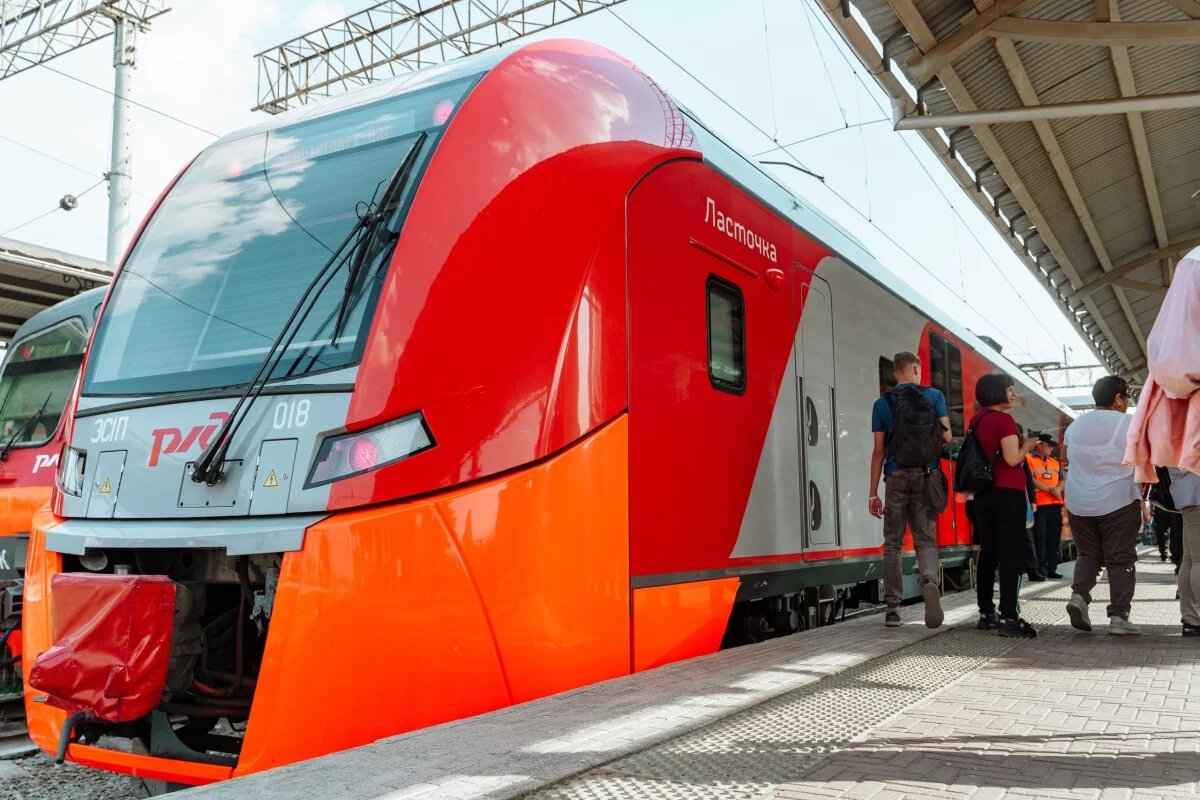    Более 780 тысяч пассажиров перевезли «Ласточки» между Псковом и Петербургом