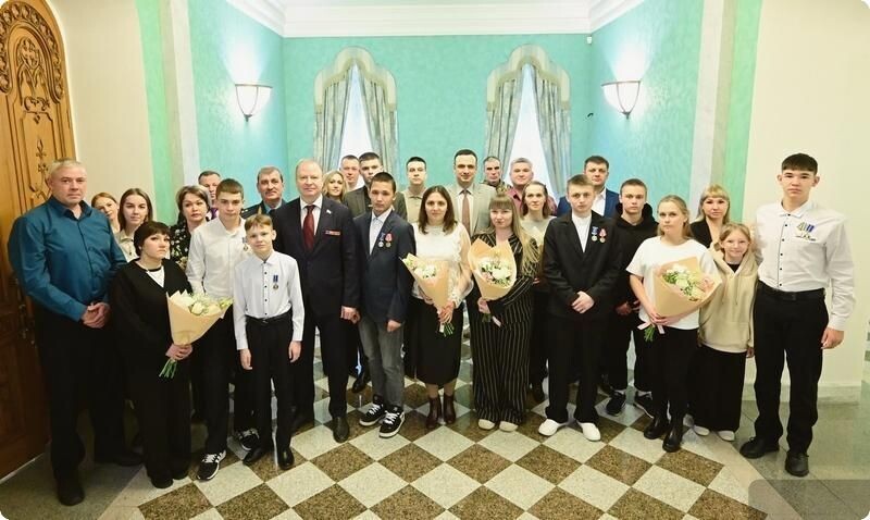     Награждение. Источник: midural.ru Автор фото: Пресс-служба правительства Свердловской области