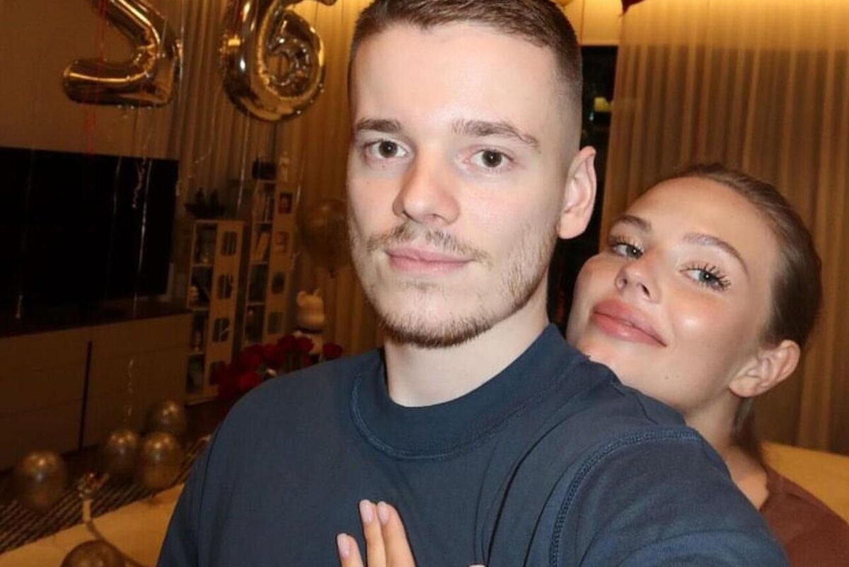    Арсений Шульгин с женой соцсети