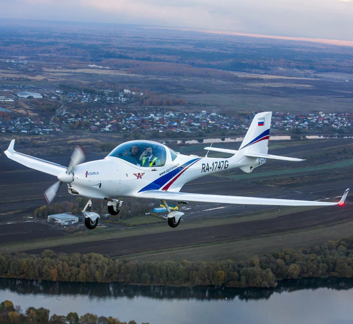 Подарочные сертификаты на знакомство с пилотированием самолёта