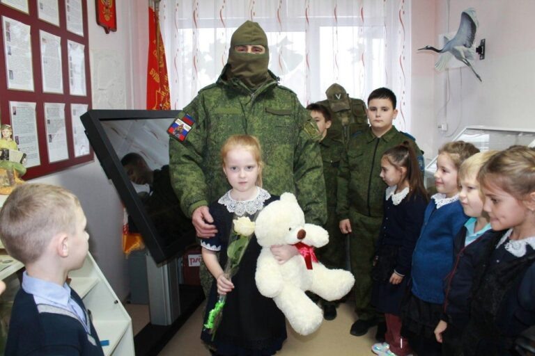    Участник СВО поблагодарил первоклассницу из Сорочинска за письмо на фронт Кристина Просвиркина