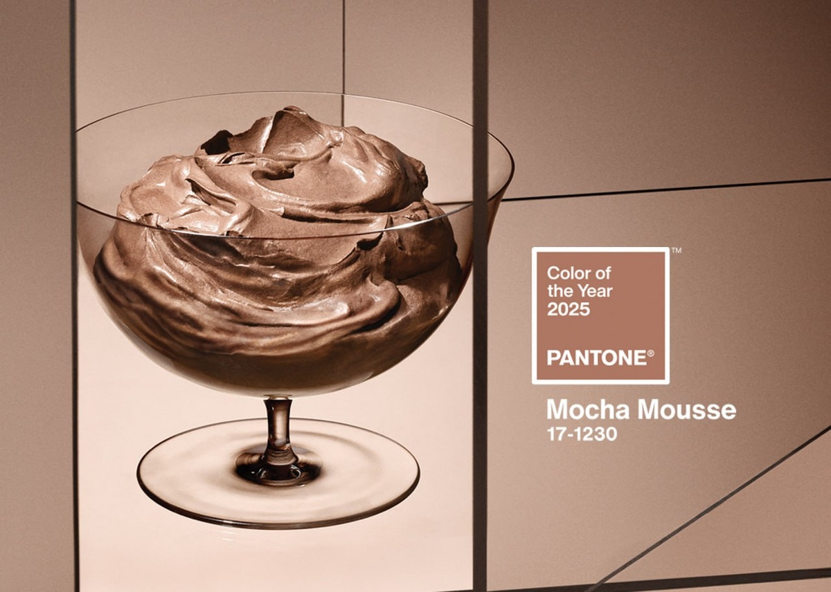 Цвет 2025 года по версии Pantone — шоколадно-коричневый «Mocha Mousse»