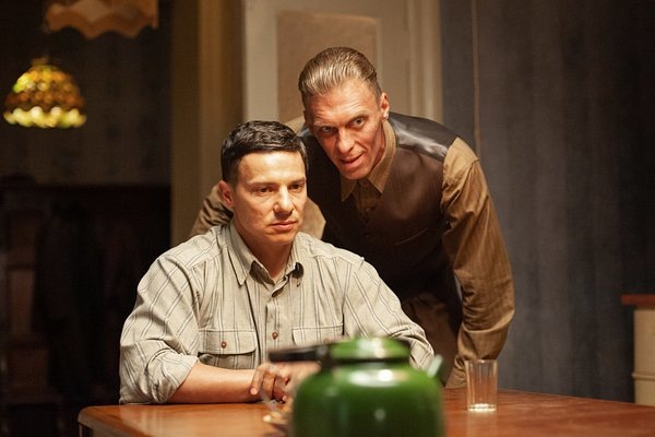 Кадр: сериал «Враг у ворот»