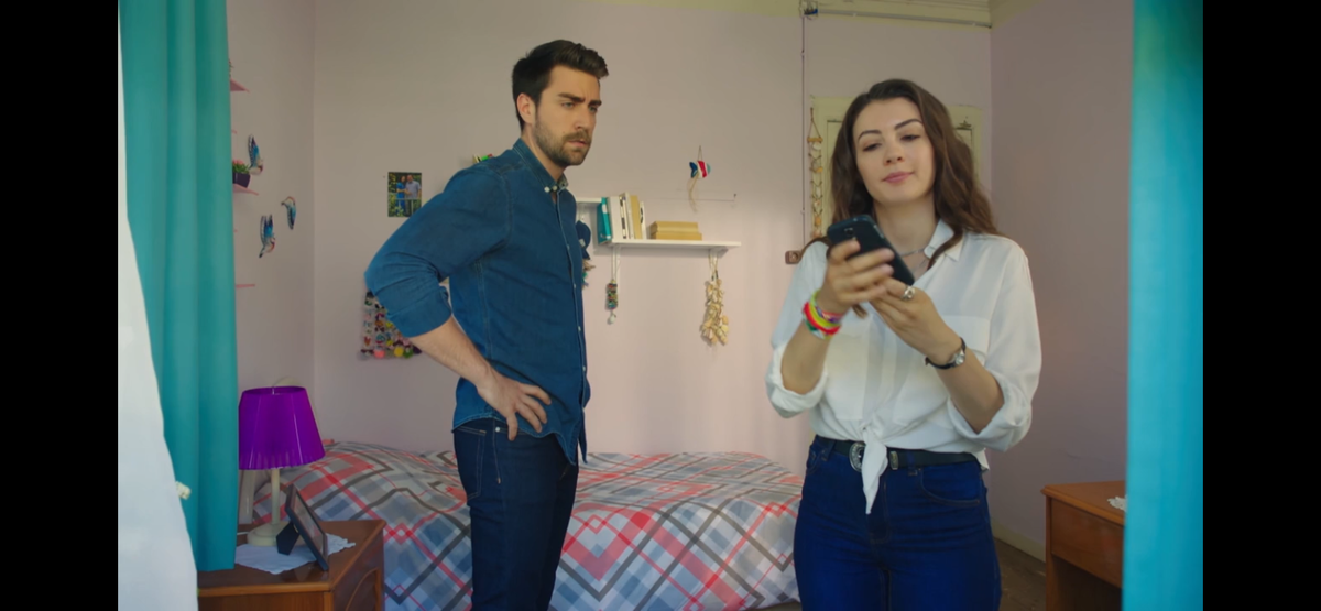 Стоп кадр из сериала «Любовь напоказ»