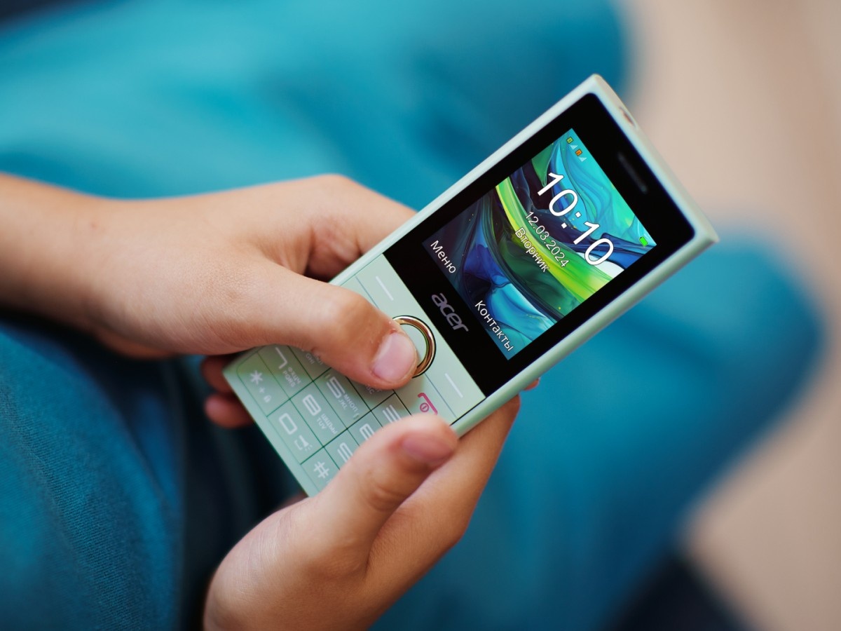    Acer привезла в Россию семь кнопочных телефонов