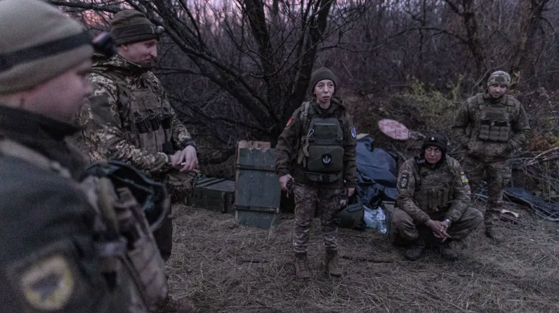 Немецкие солдаты на Украине? Министр иностранных дел Анналена Бербок подверглась резкой критике за эту идею © Diego Herrera Carcedo/Anadolu/Getty Images [кто это в центре фото? 😨 — прим. «М.П»]