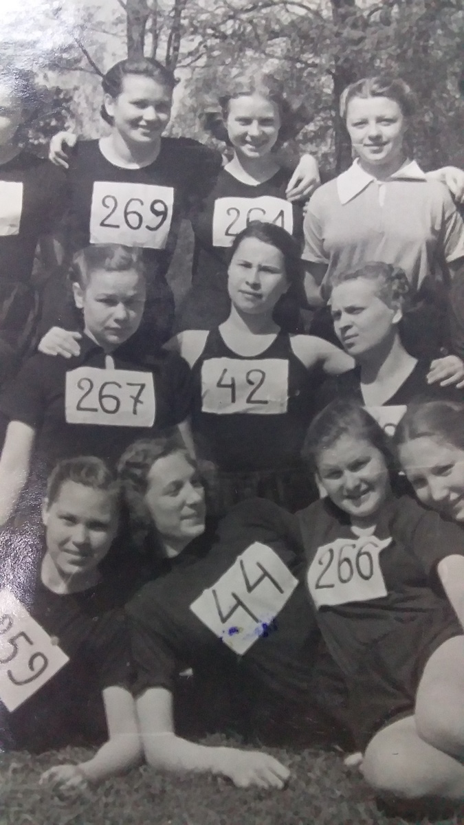 Номер 42 - это Татьяна Петровна - студентка.