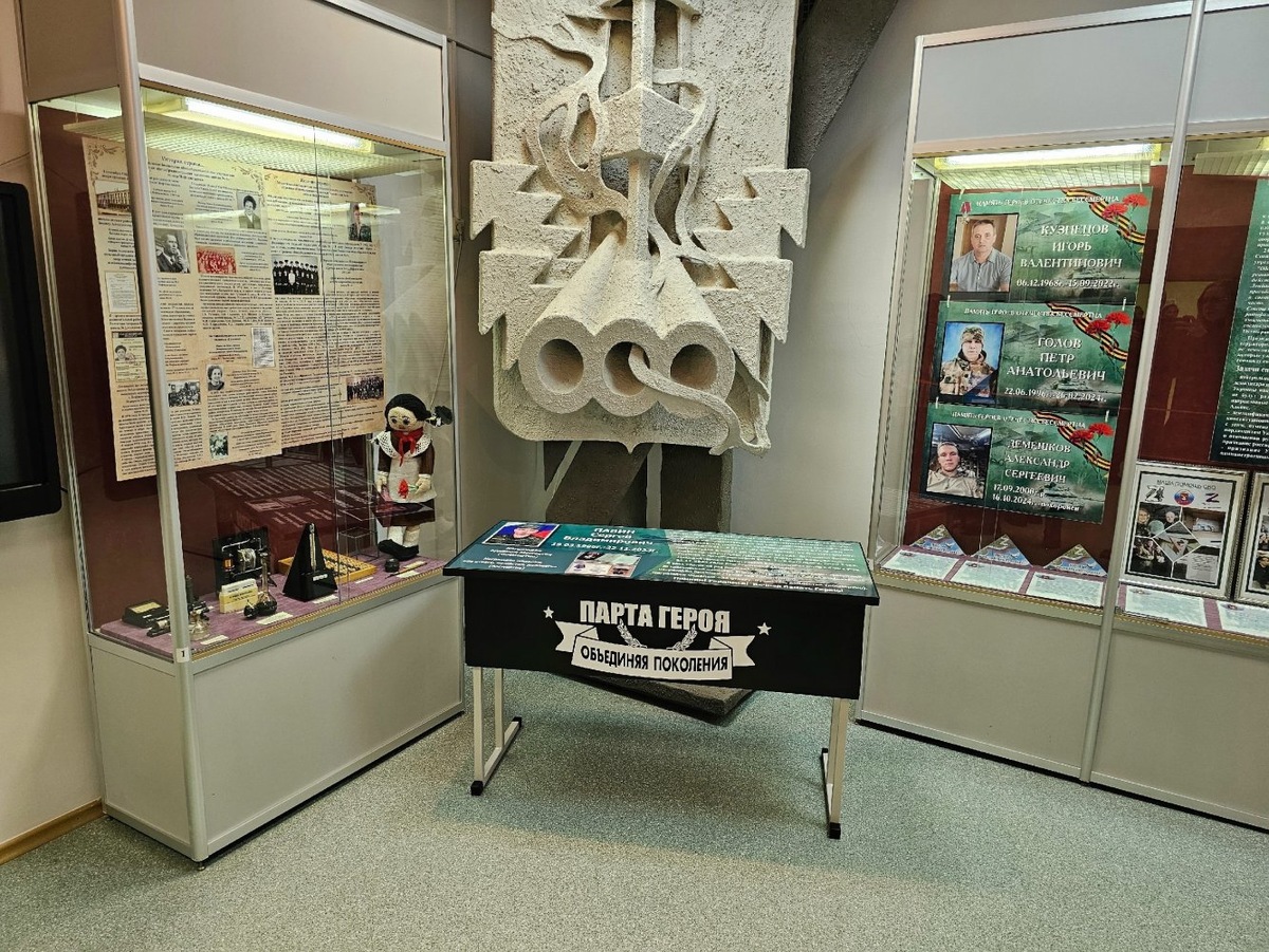    В кадетской школе Нефтеюганска состоялось открытие парты героя