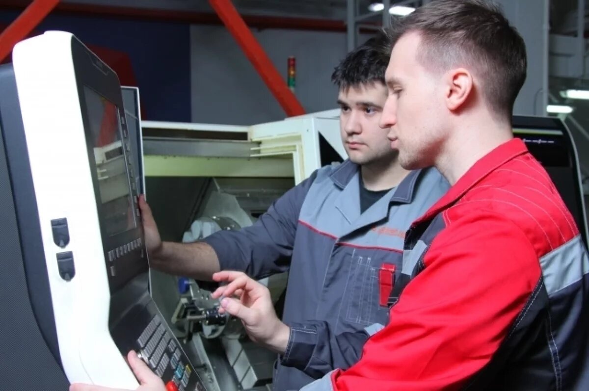    Свердловские техникумы и колледжи примут в 2025 году 26,5 тысяч студентов