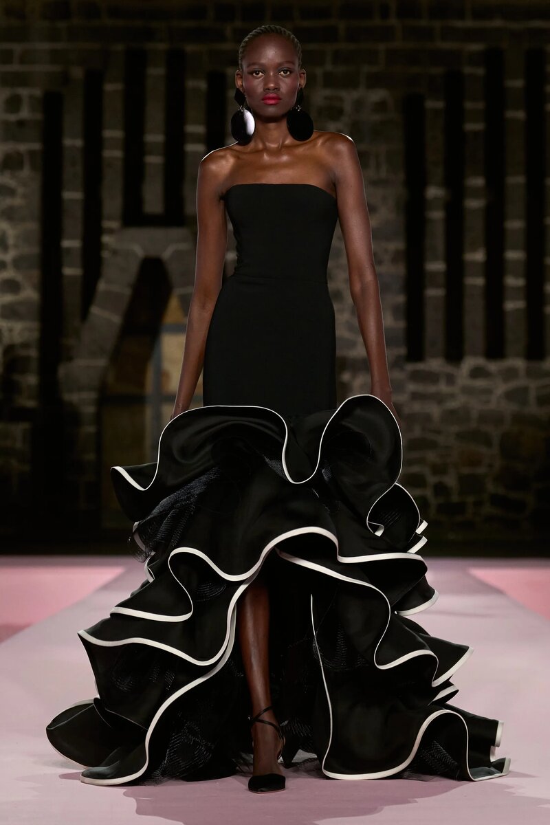 Carolina Herrera Resort 2025
