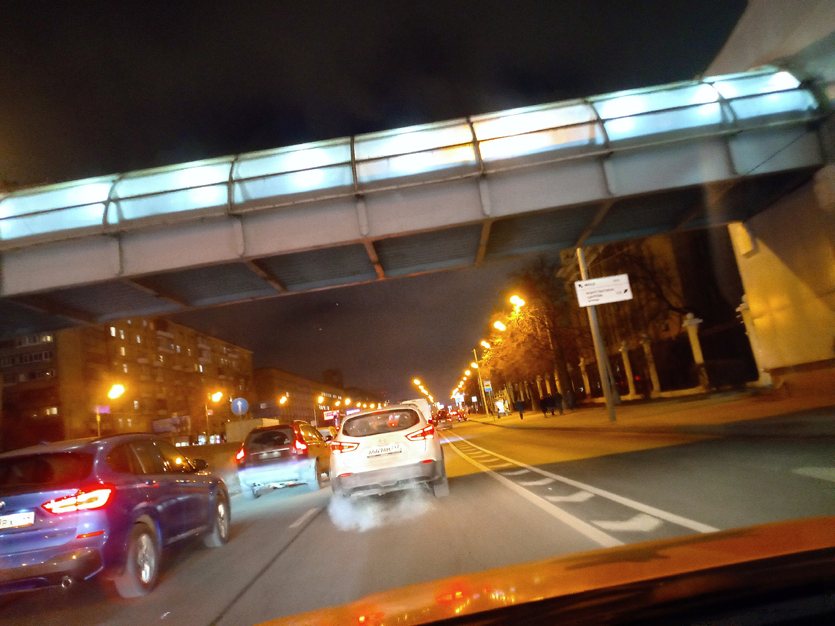 Ну как тут отвлечёшься?