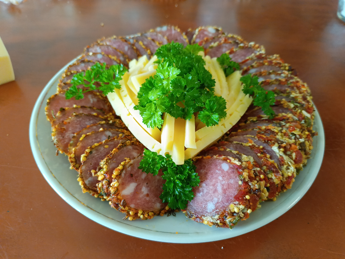 С/в колбаса в праздничной обсыпке