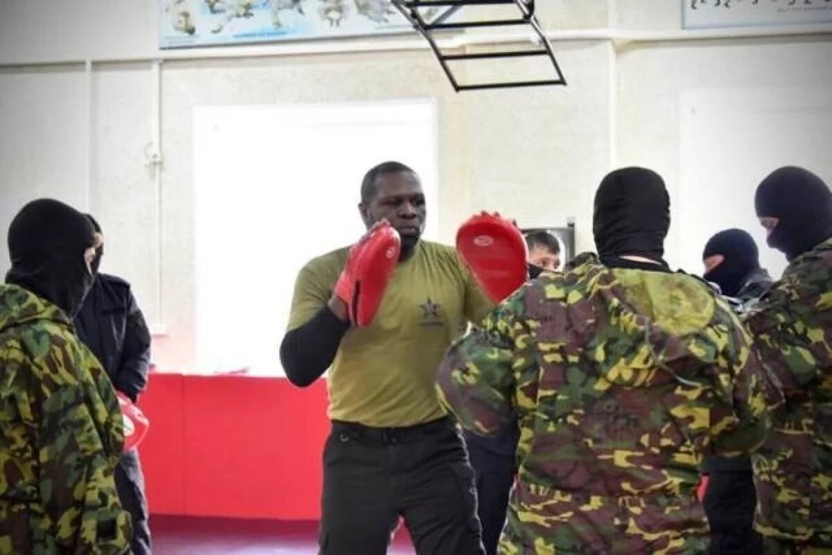    Боксер Кевин Джонсон прошел курс молодого бойца в главке ФСИН