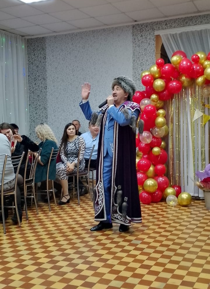 Народный артист республики Башкортостан Артур Бадреевич  Туктагулов.