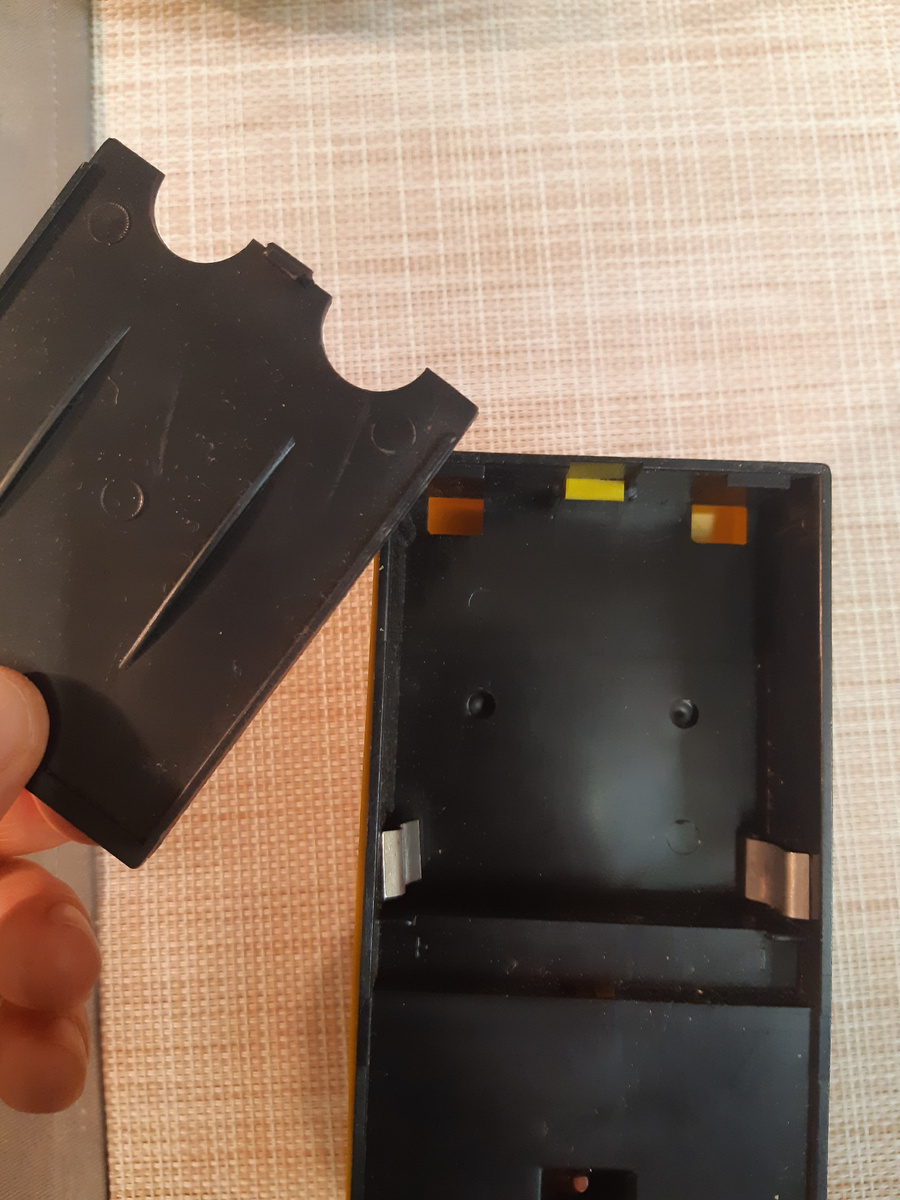 Отсек для батарейки.