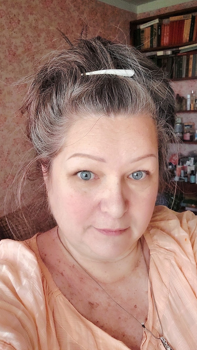 Проснулась и давай сэлфи щелкать)