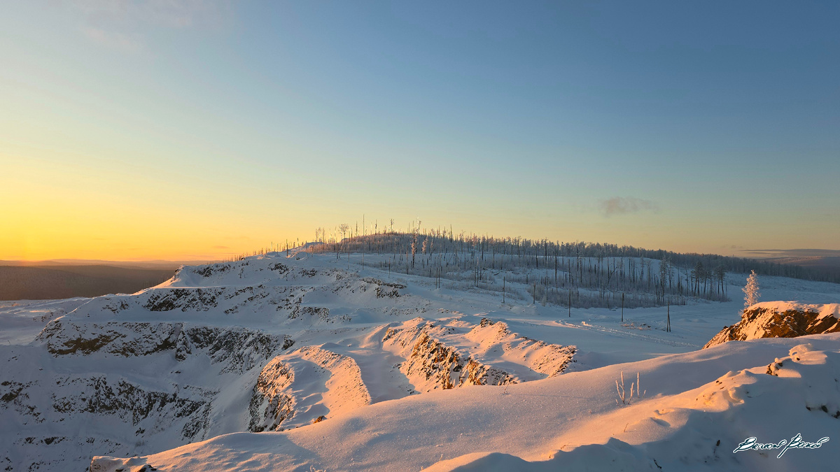 Мы приехали сюда для того чтобы увидеть: как затерянный в горах участок тайги оживает, как строится целый город, рядом с ним появляются дороги, а в соседние поселки возвращаются люди.