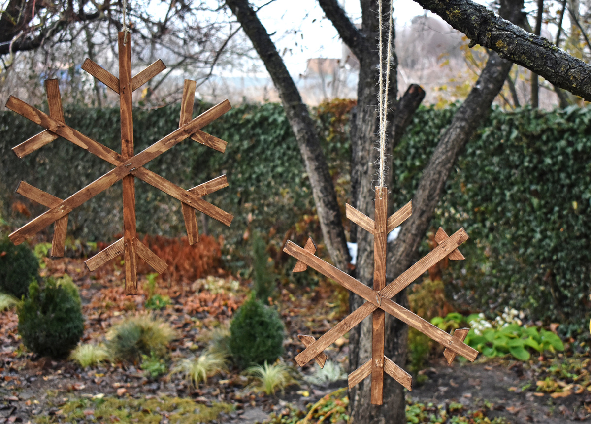 Снежинки из дерева моими руками