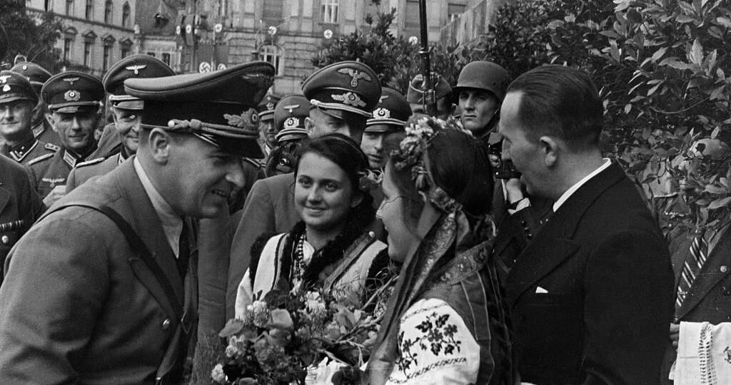 "А мне 87 лет... мы жили во Львове в 1944-49 ...