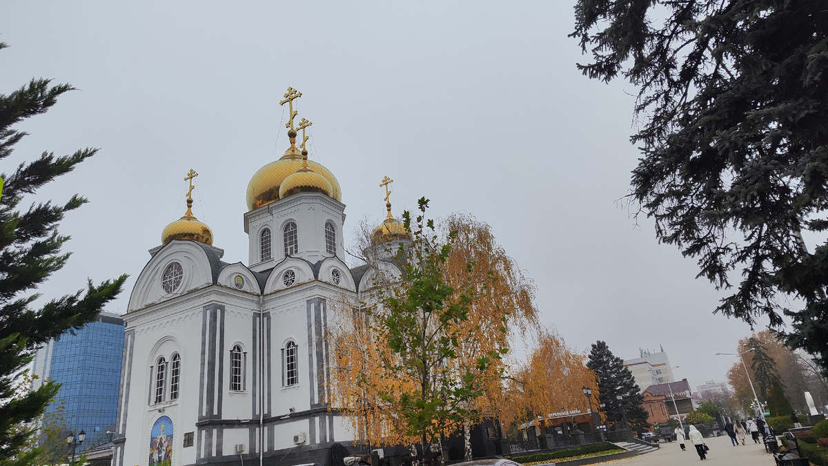 По пути к Дду находится храм Александра Невского