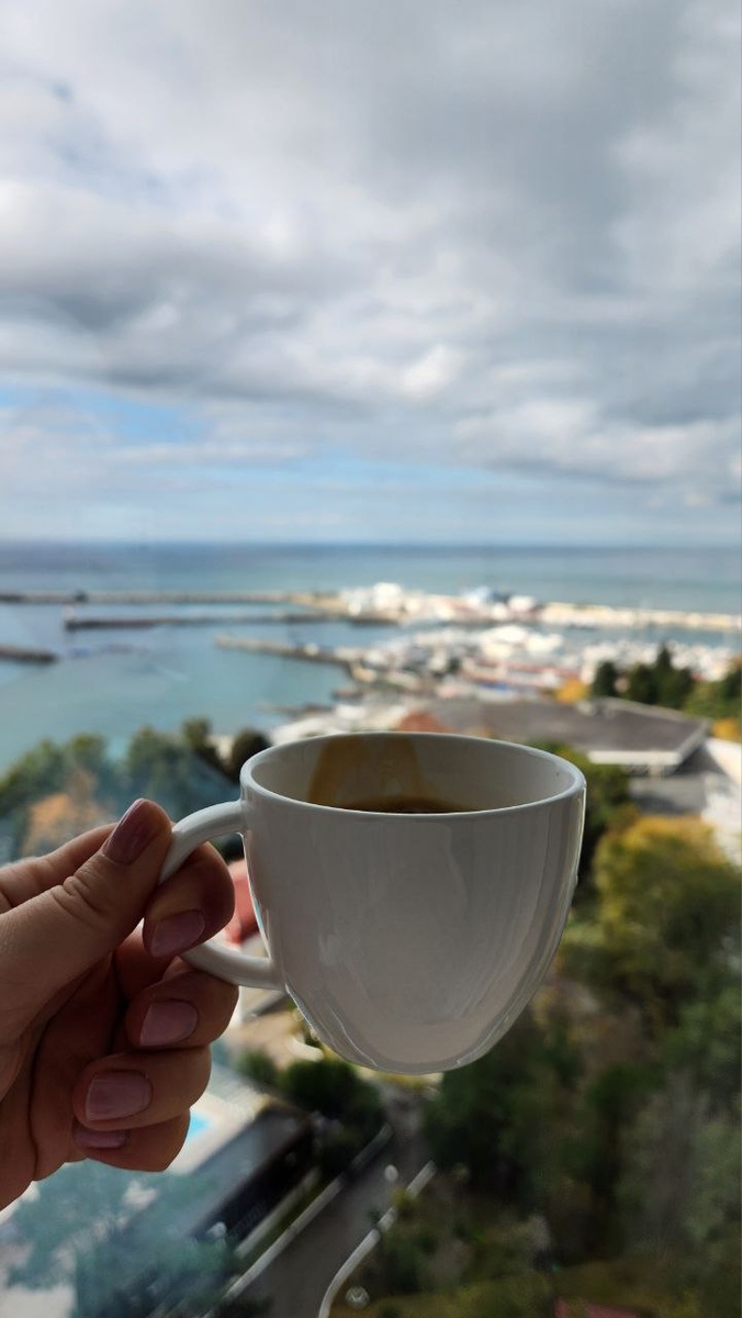 Чашечка кофе с видом на море. Фото автора