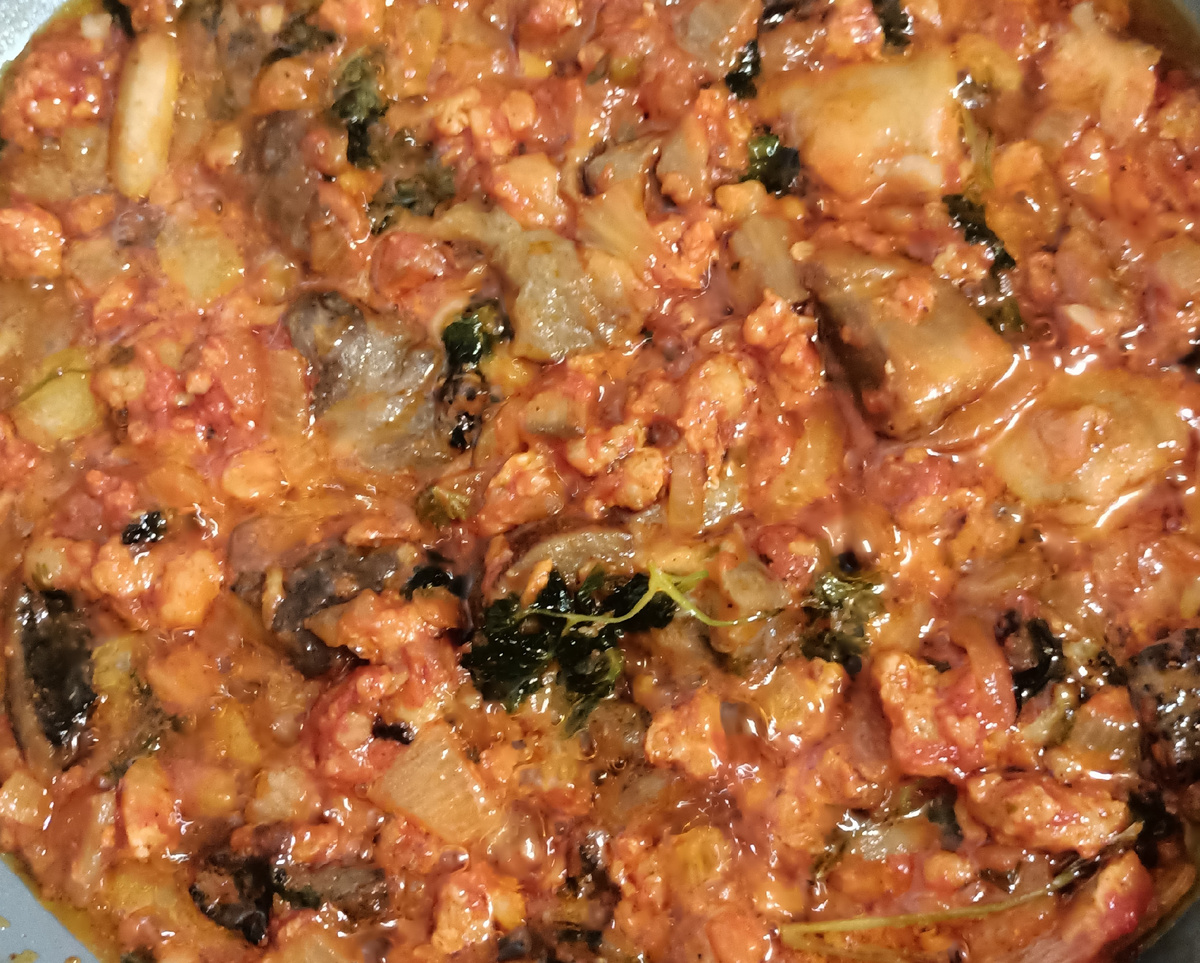 Обжаренный лук и грибы