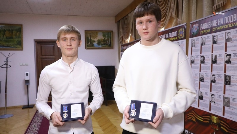    Александр Глазков и Виталий Головин получили медали от Совфеда РФ Фото: Дмитрий Ахмадуллин / / ИА «Победа26»